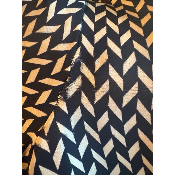 🎉 3 for $21 🎉 Damaged Theory Black & Tan Chevron Button Down Blouse Medium - Picture 8 of 10